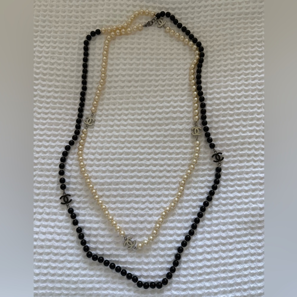 AUTHENTIC: Chanel Black & White Enamel Necklace